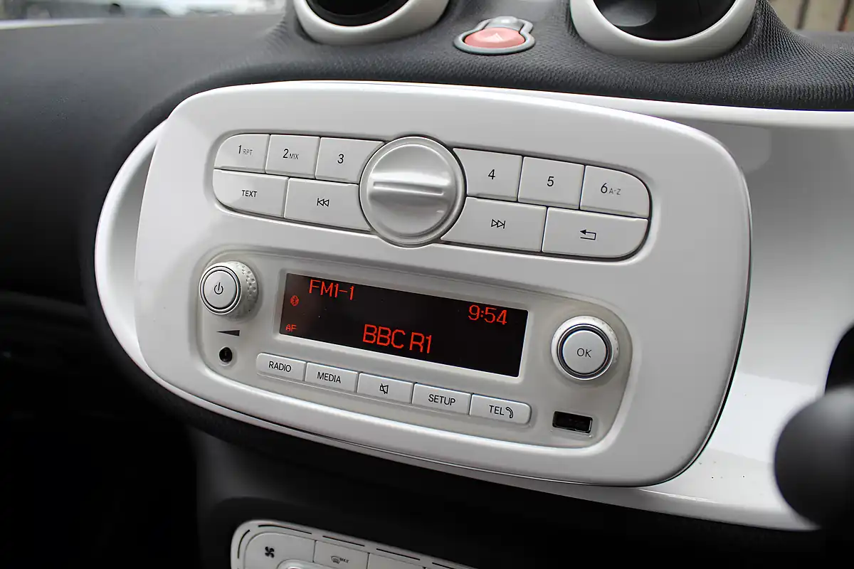 Used 2015 Smart Forfour Passion Red - Interior and Exterior details 16