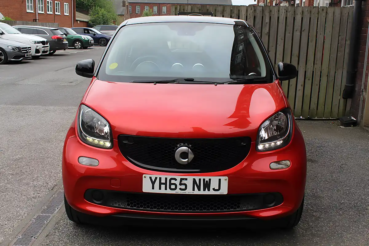 Used 2015 Smart Forfour Passion Red - Interior and Exterior details 3