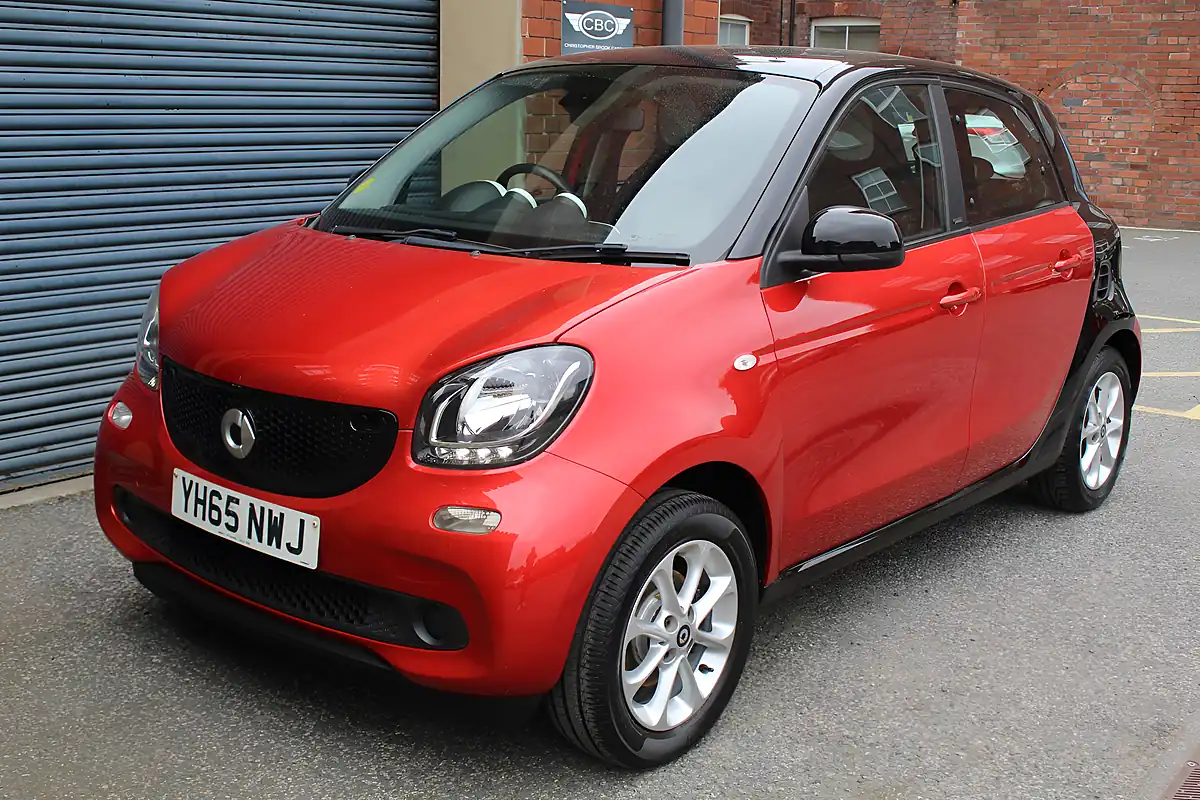 Used 2015 Smart Forfour Passion Red - Interior and Exterior details 4