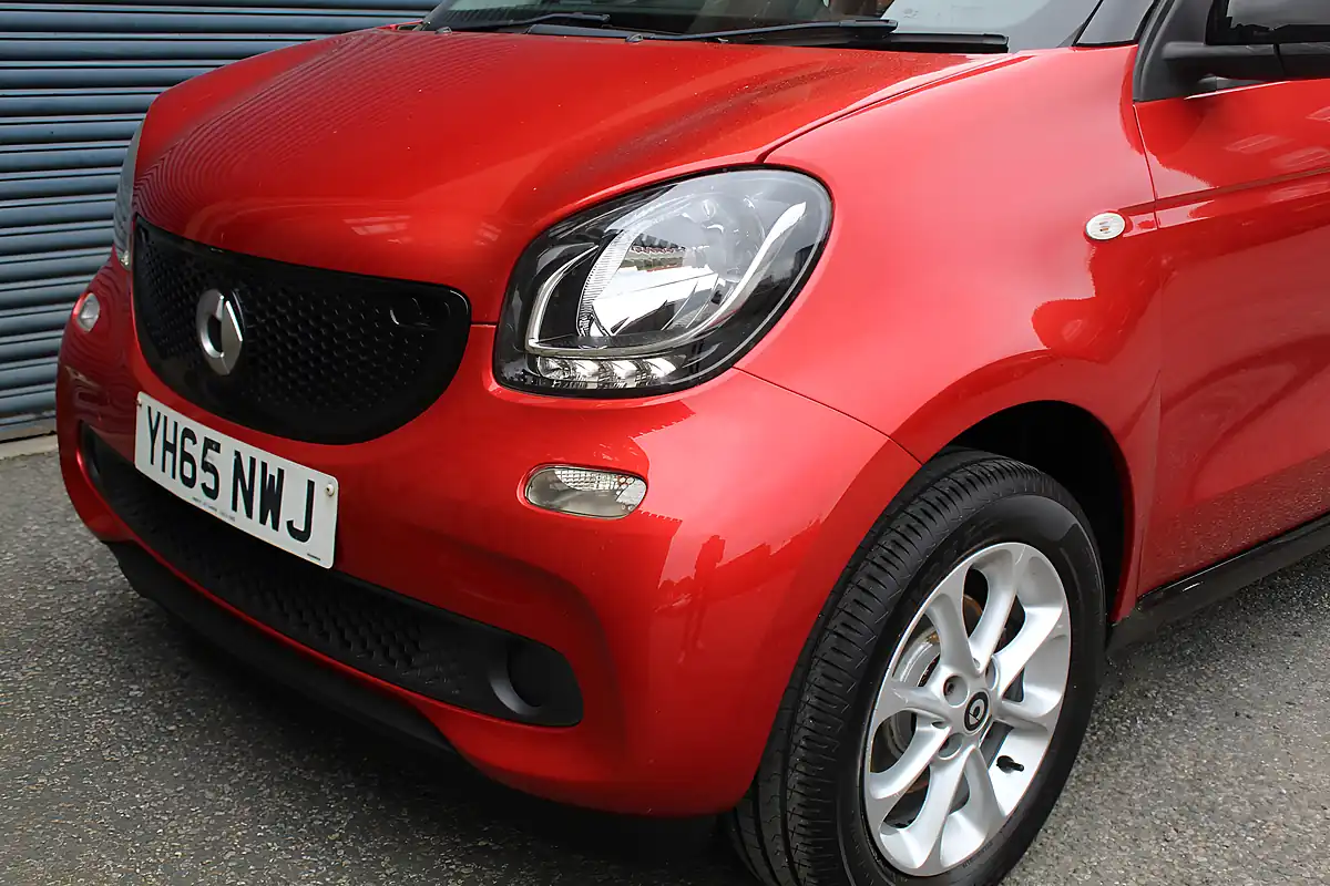 Used 2015 Smart Forfour Passion Red - Interior and Exterior details 5