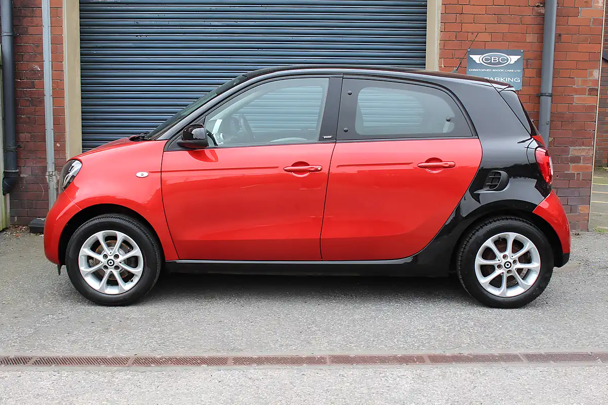 Used 2015 Smart Forfour Passion Red - Interior and Exterior details 6