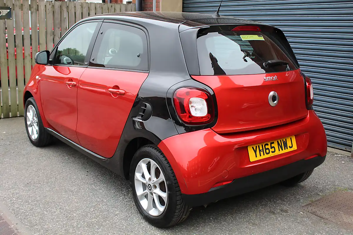 Used 2015 Smart Forfour Passion Red - Interior and Exterior details 7