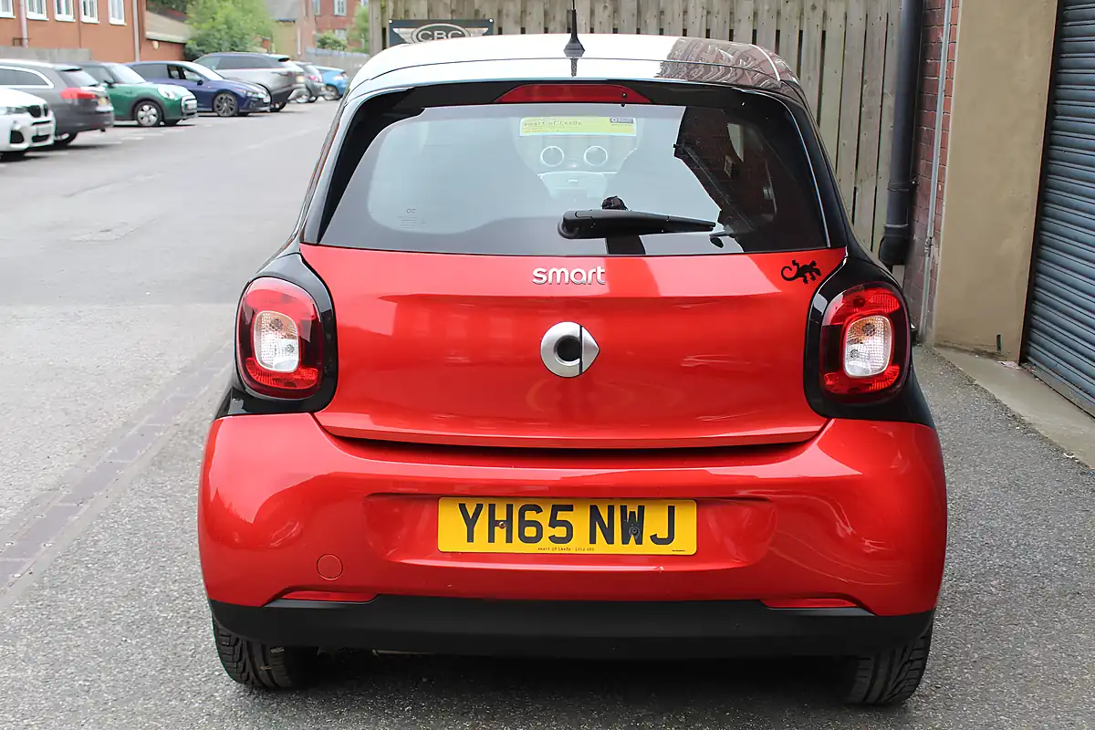 Used 2015 Smart Forfour Passion Red - Interior and Exterior details 8