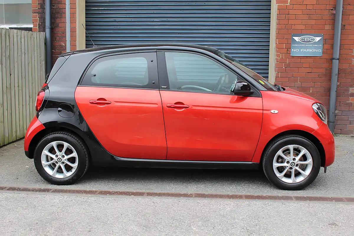 Used 2015 Smart Forfour Passion Red - Interior and Exterior details 9