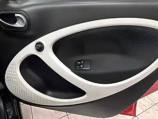 Used 2015 Smart Forfour Passion Red - Interior and Exterior details 9