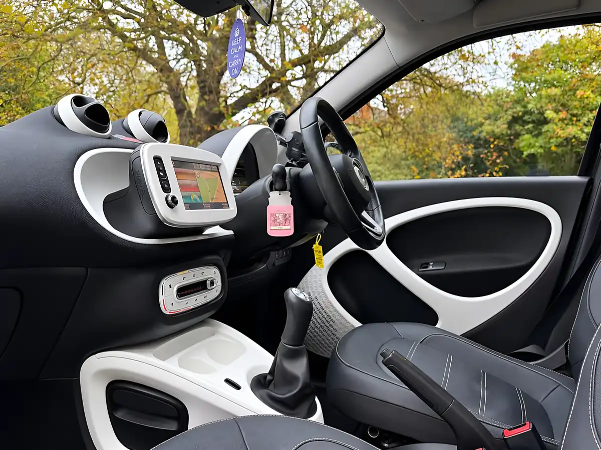 Used 2015 Smart Forfour Prime (premium) Black - Interior and Exterior details 12
