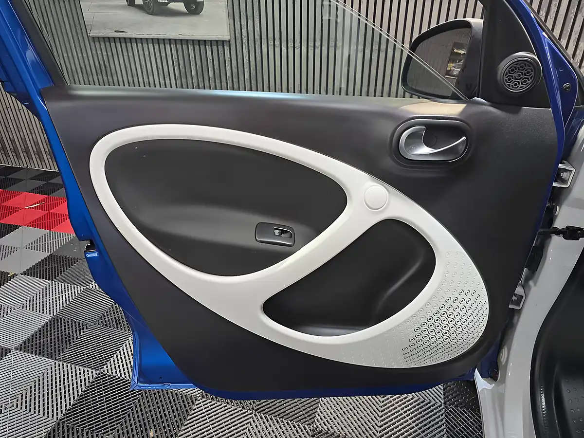 Used 2015 Smart Forfour Prime (premium) Blue - Interior and Exterior details 11