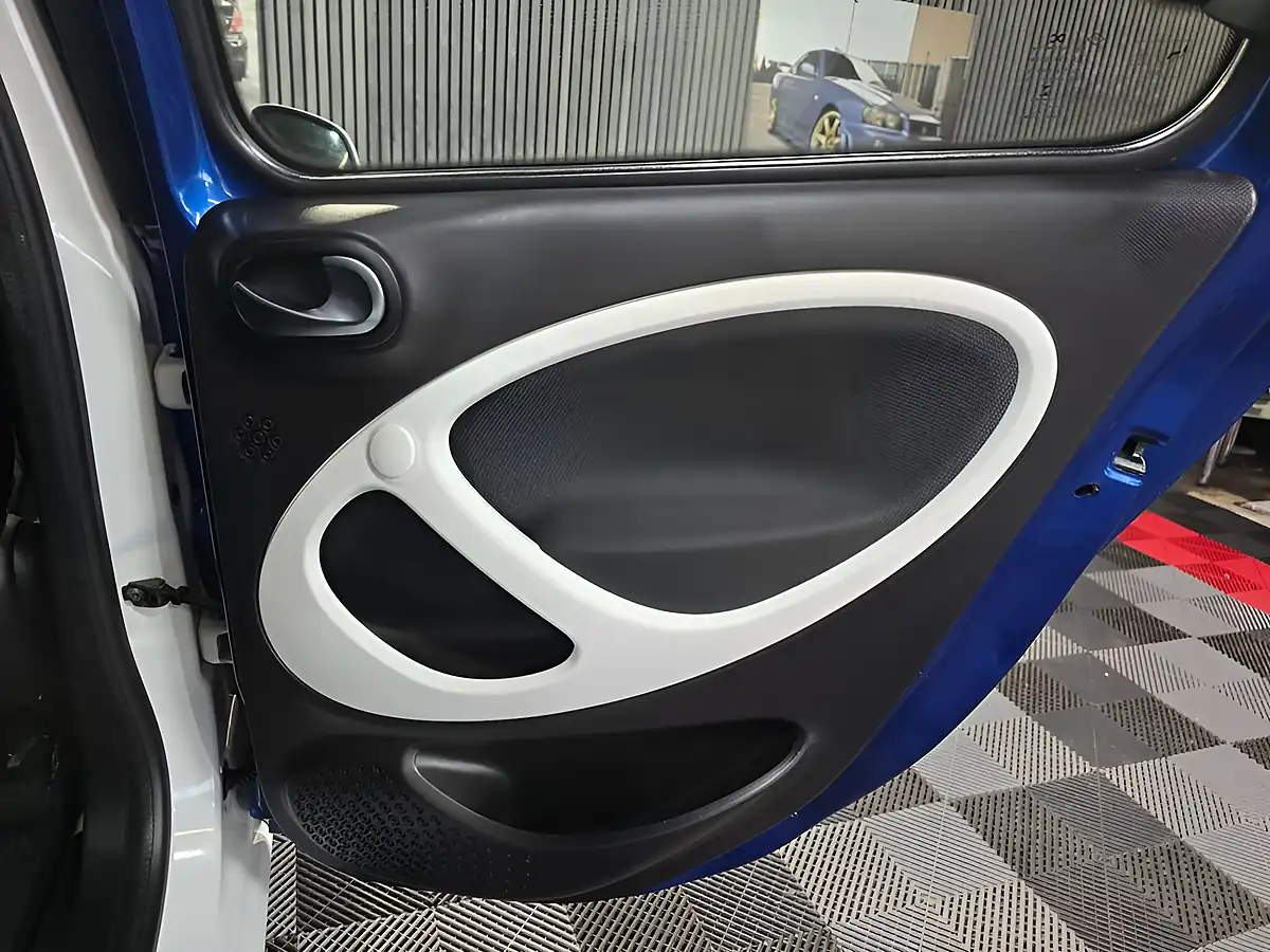Used 2015 Smart Forfour Prime (premium) Blue - Interior and Exterior details 16