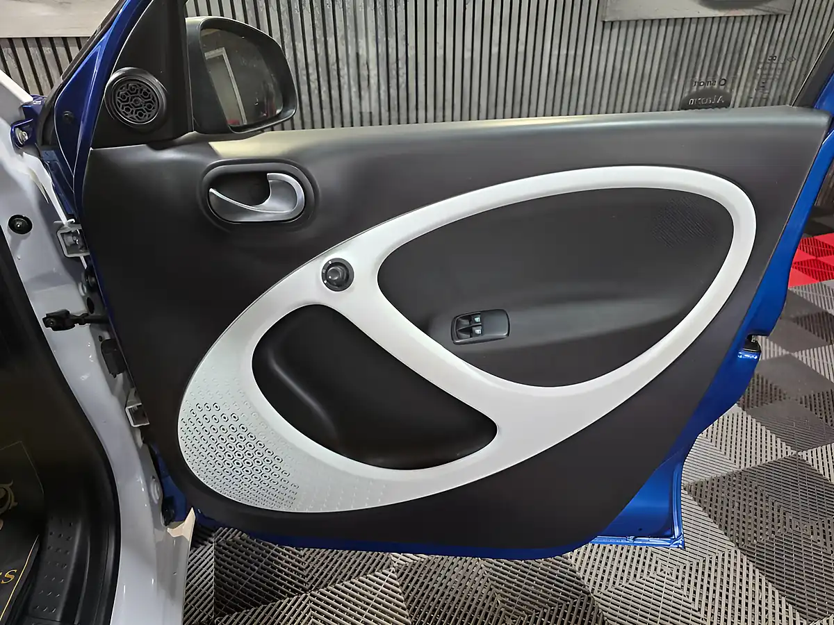 Used 2015 Smart Forfour Prime (premium) Blue - Interior and Exterior details 19