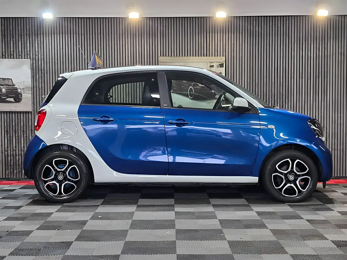 Used 2015 Smart Forfour Prime (premium) Blue - Interior and Exterior details 2