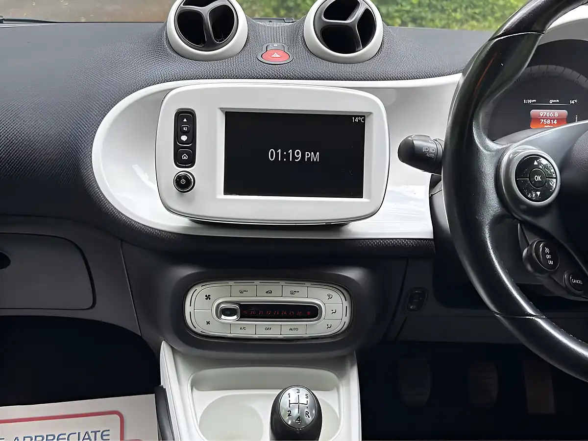 Used 2015 Smart Forfour Prime (premium Plus) Silver - Interior and Exterior details 12