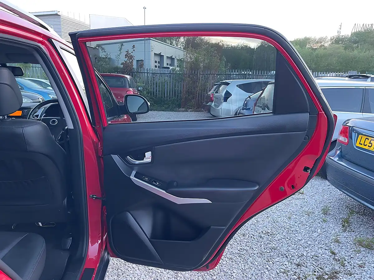 Used 2015 Ssangyong Korando ELX4 Red - Interior and Exterior details 13