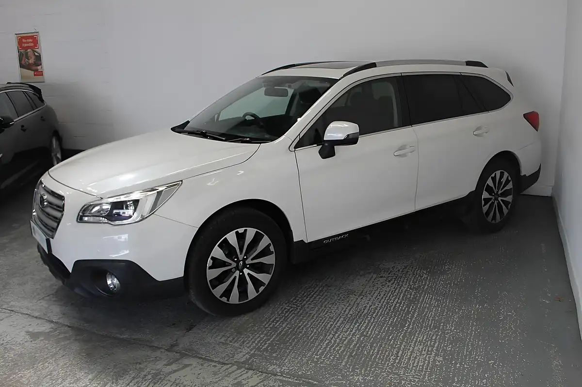 Used 2015 Subaru Outback Se Premium White - Interior and Exterior details 4