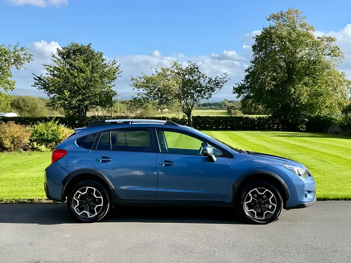 Used 2015 Subaru Xv Se Premium Blue - Interior and Exterior details 4
