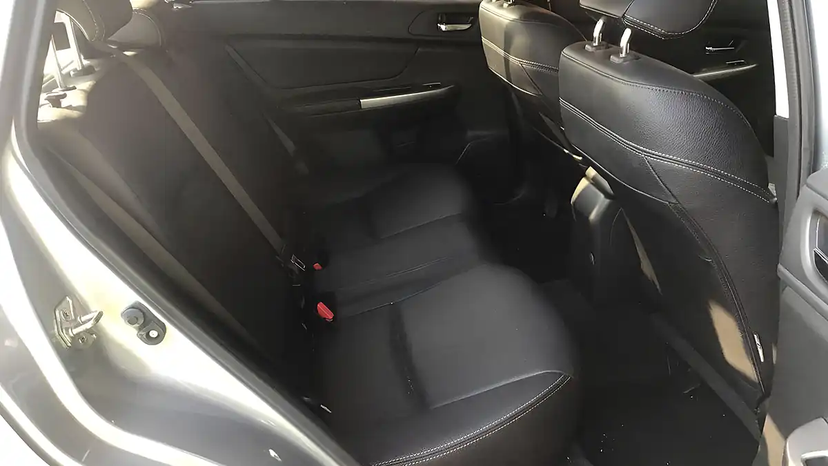 Used 2015 Subaru Xv Se Premium Silver - Interior and Exterior details 10