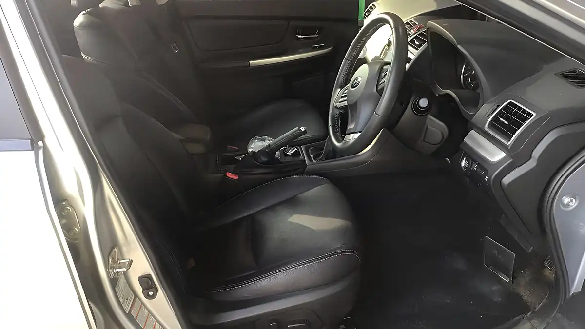 Used 2015 Subaru Xv Se Premium Silver - Interior and Exterior details 11