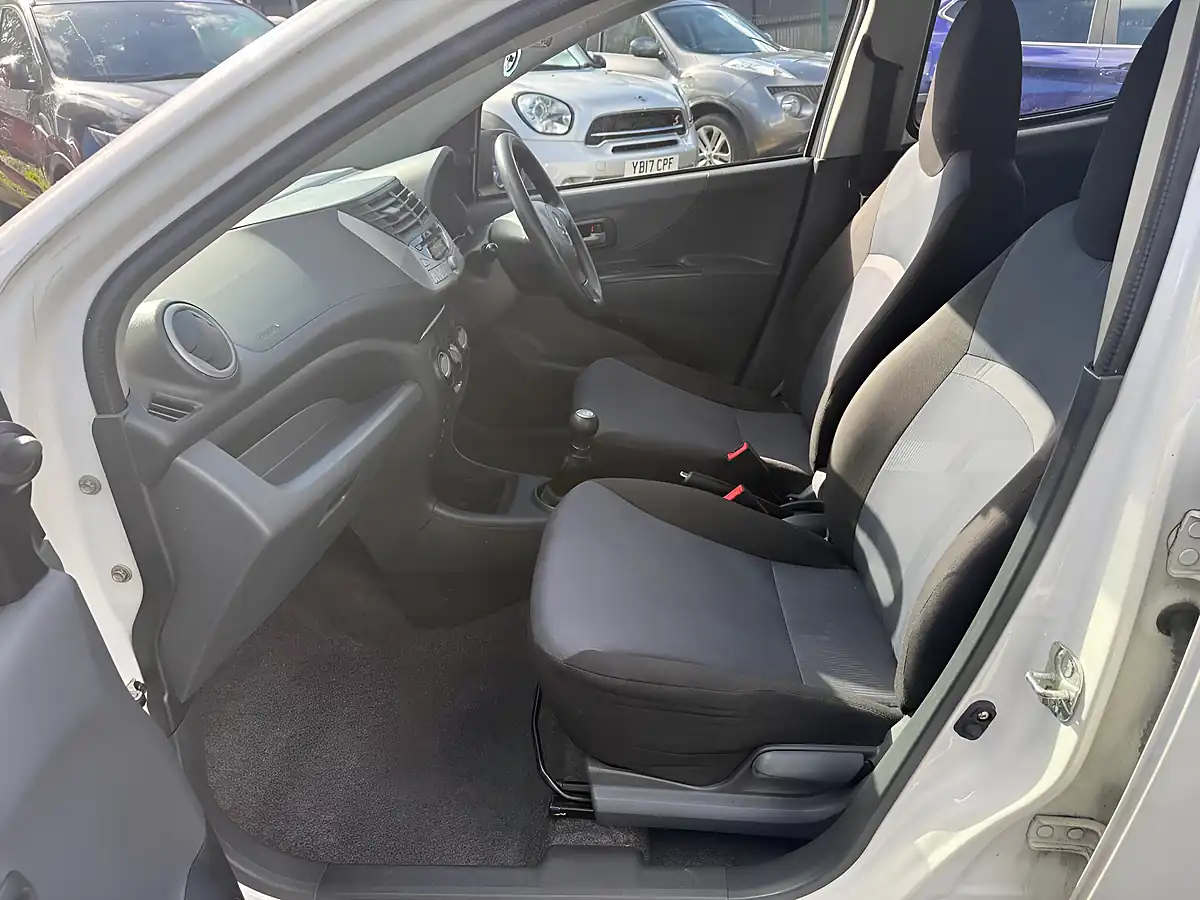 Used 2015 Suzuki Alto Sz White - Interior and Exterior details 18