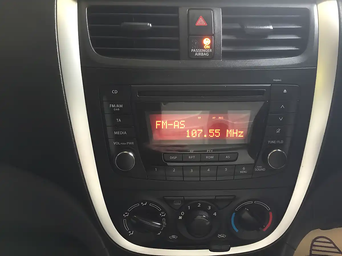 Used 2015 Suzuki Celerio SZ2 White - Interior and Exterior details 12