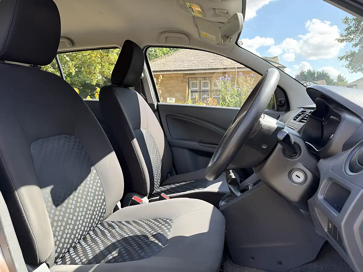 Used 2015 Suzuki Celerio SZ3 Silver - Interior and Exterior details 11