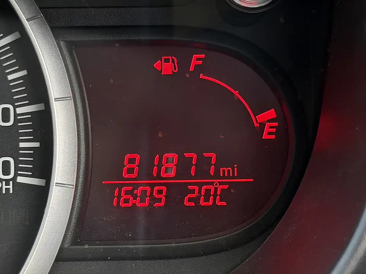Used 2015 Suzuki Celerio SZ3 Silver - Interior and Exterior details 17