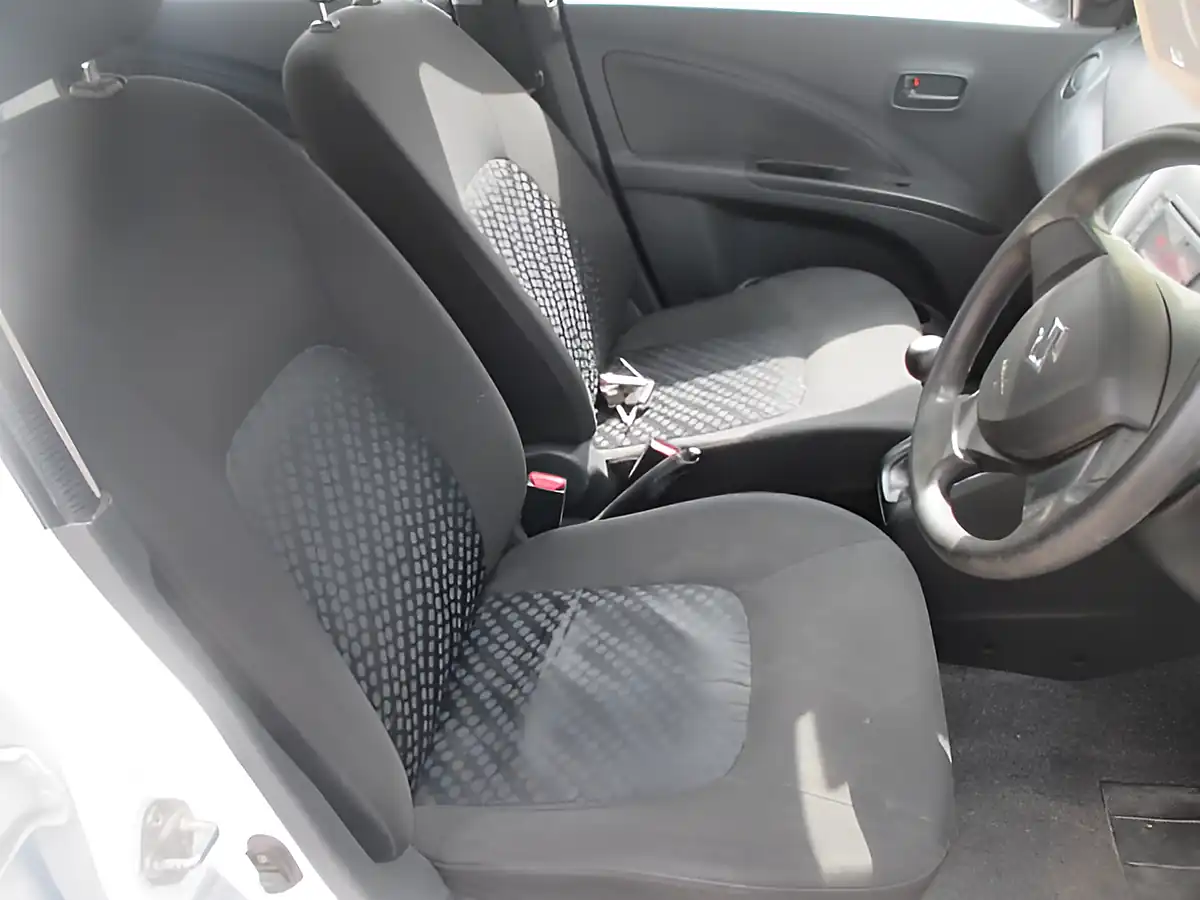 Used 2015 Suzuki Celerio Z2 White - Interior and Exterior details 7
