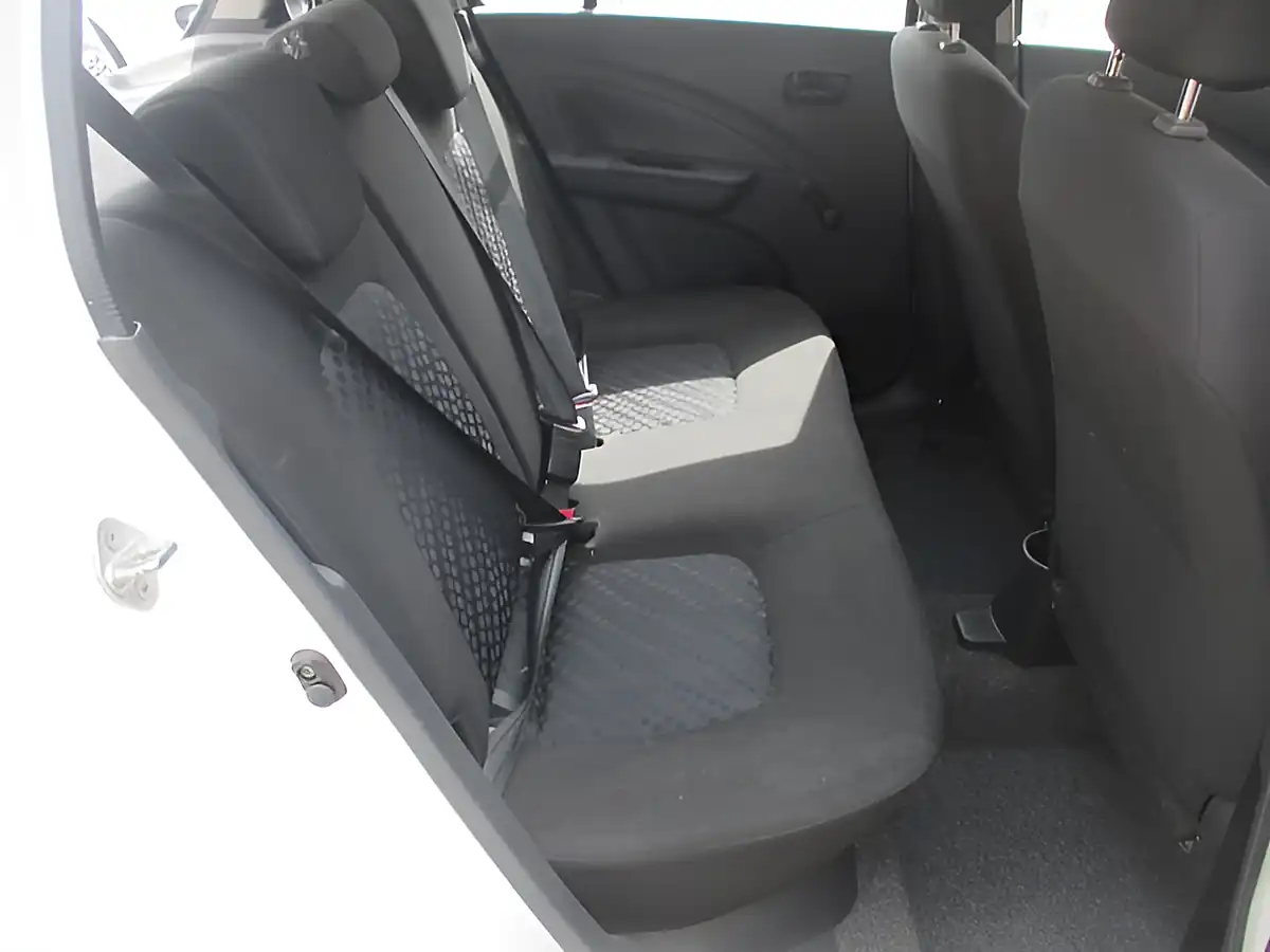 Used 2015 Suzuki Celerio Z2 White - Interior and Exterior details 8