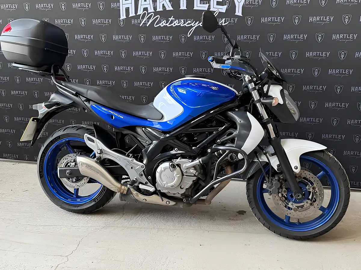 Used 2015 Suzuki Gladius - Interior and Exterior details 2