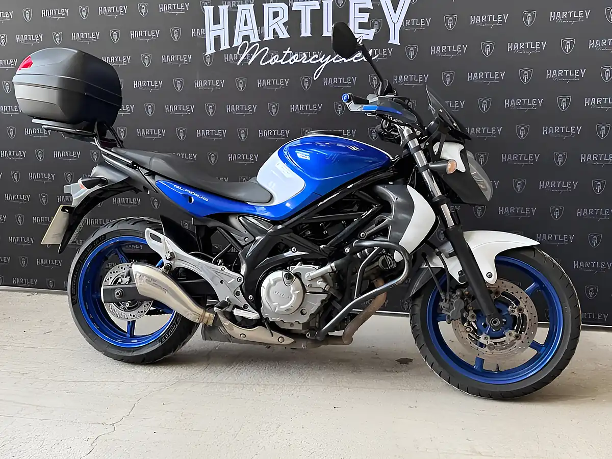 Used 2015 Suzuki Gladius - Interior and Exterior details 3