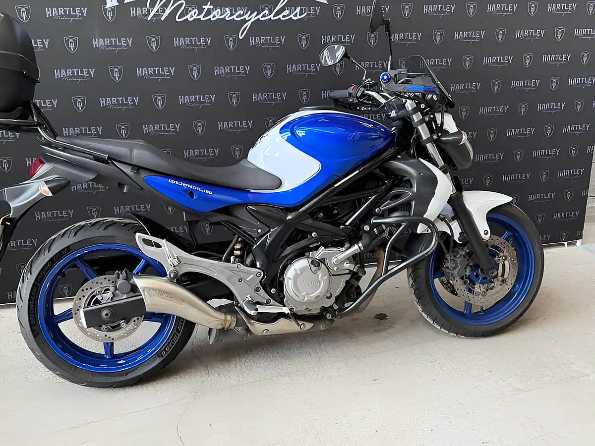 Used 2015 Suzuki Gladius - Interior and Exterior details 4