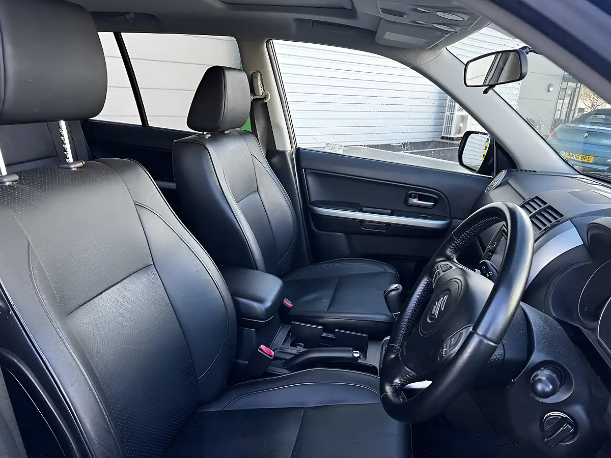 Used 2015 Suzuki Grand Vitara SZ5 Blue - Interior and Exterior details 10