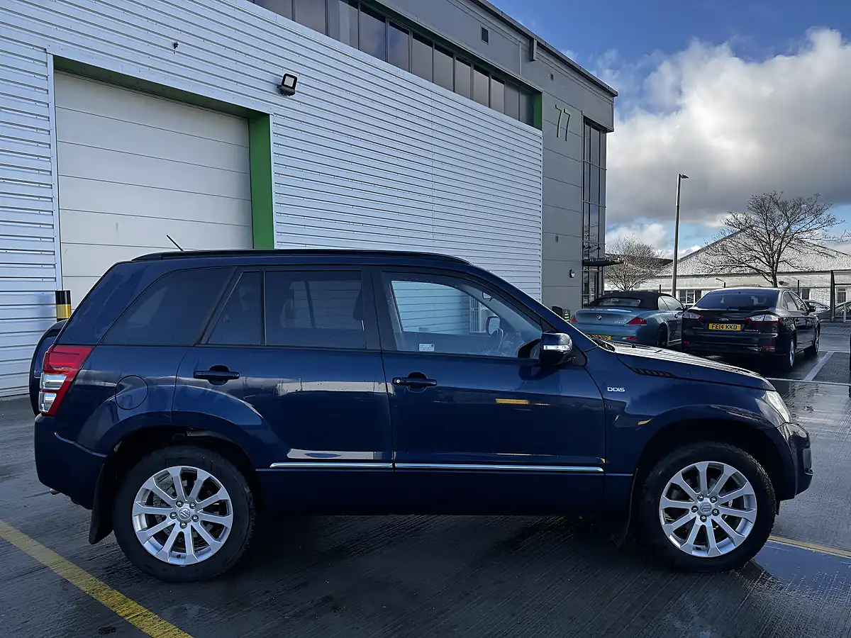 Used 2015 Suzuki Grand Vitara SZ5 Blue - Interior and Exterior details 8
