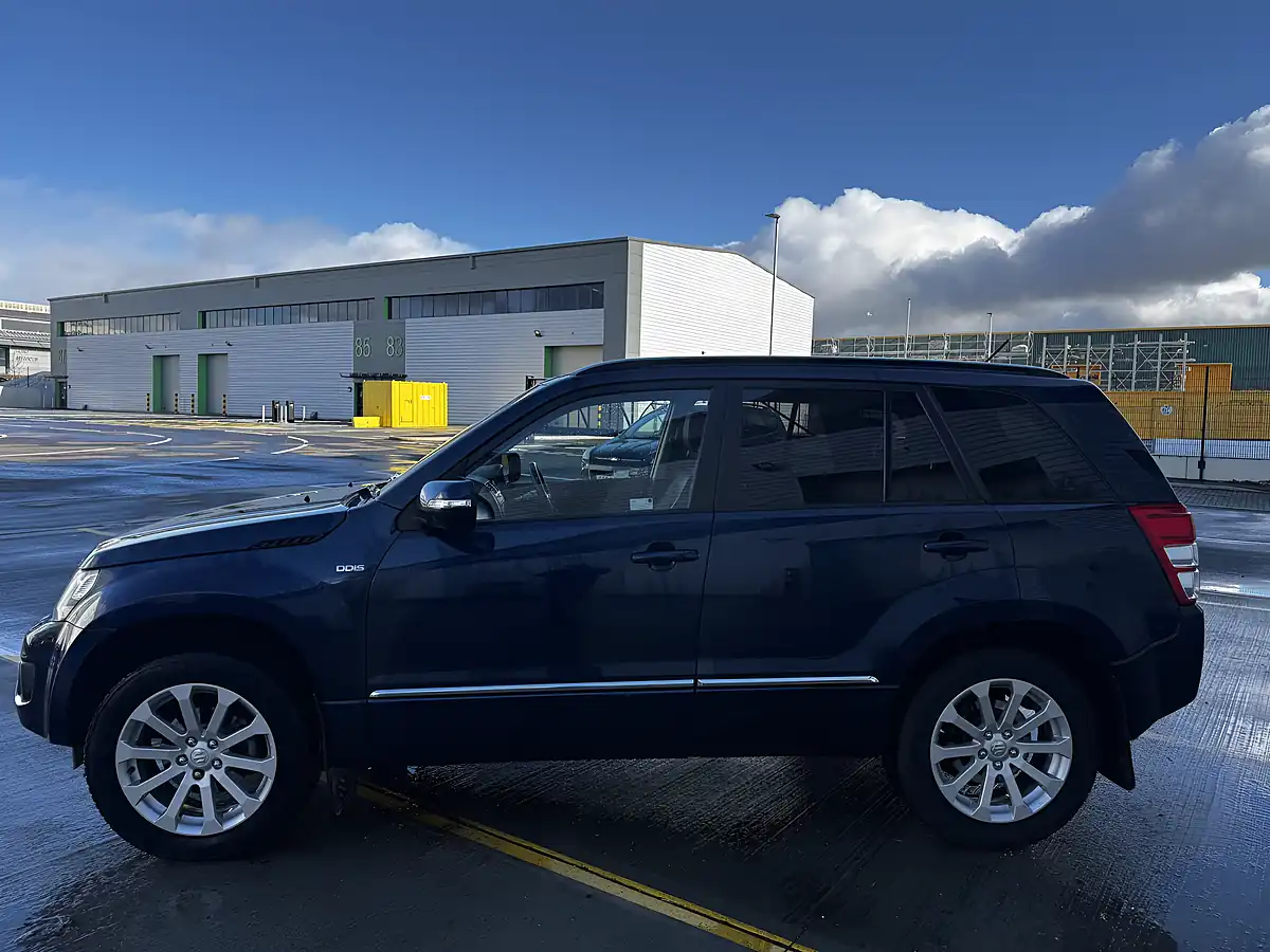 Used 2015 Suzuki Grand Vitara SZ5 Blue - Interior and Exterior details 9