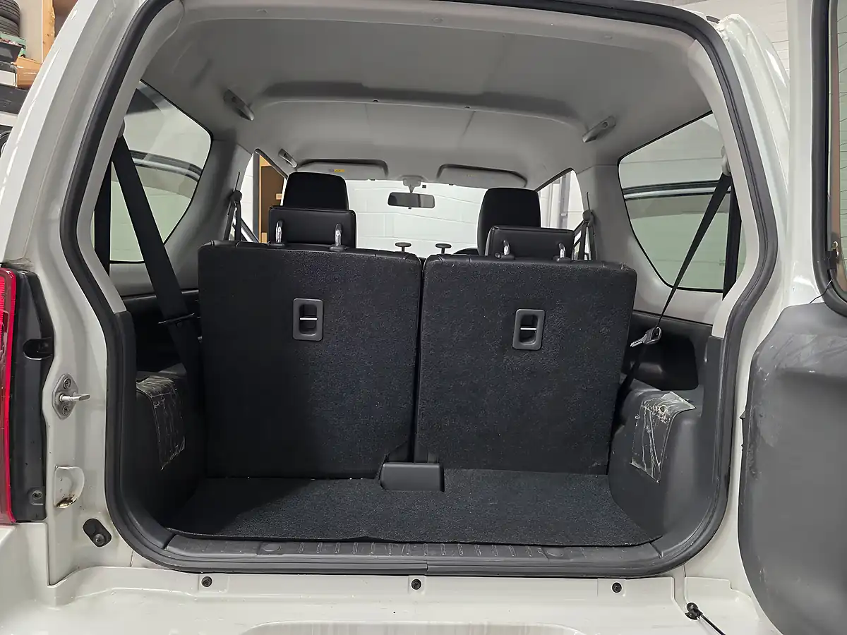 Used 2015 Suzuki Jimny Adventure 4X4 - Jdm White - Interior and Exterior details 14