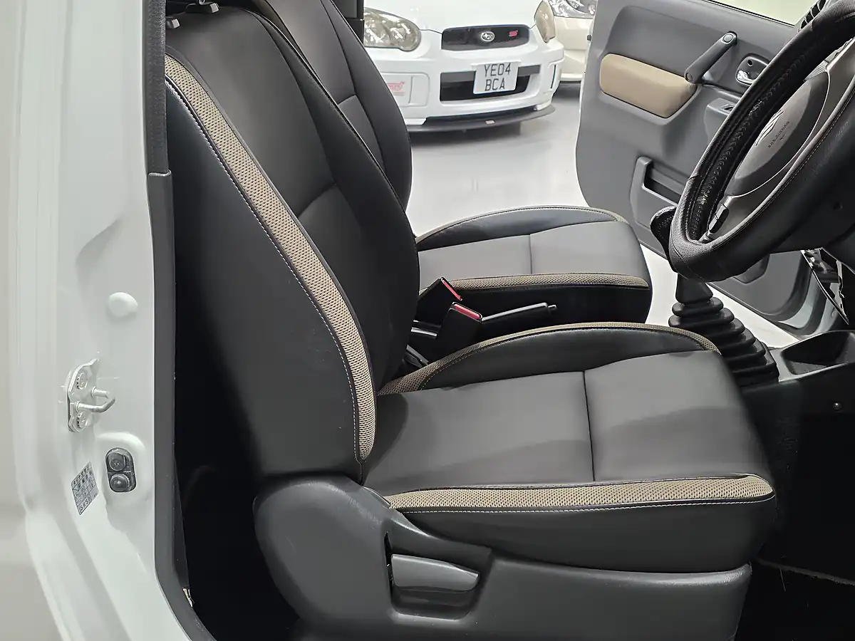 Used 2015 Suzuki Jimny Adventure 4X4 - Jdm White - Interior and Exterior details 15
