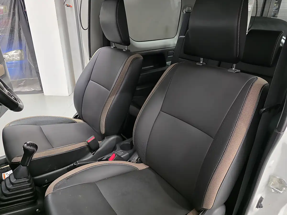 Used 2015 Suzuki Jimny Adventure 4X4 - Jdm White - Interior and Exterior details 6