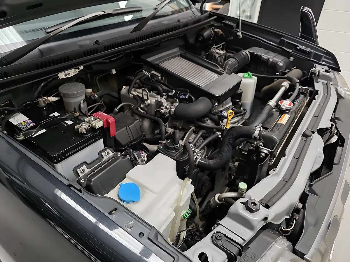 Used 2015 Suzuki Jimny Black - Interior and Exterior details 11