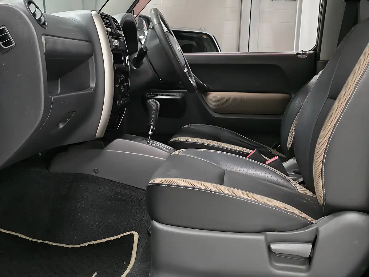 Used 2015 Suzuki Jimny Black - Interior and Exterior details 16