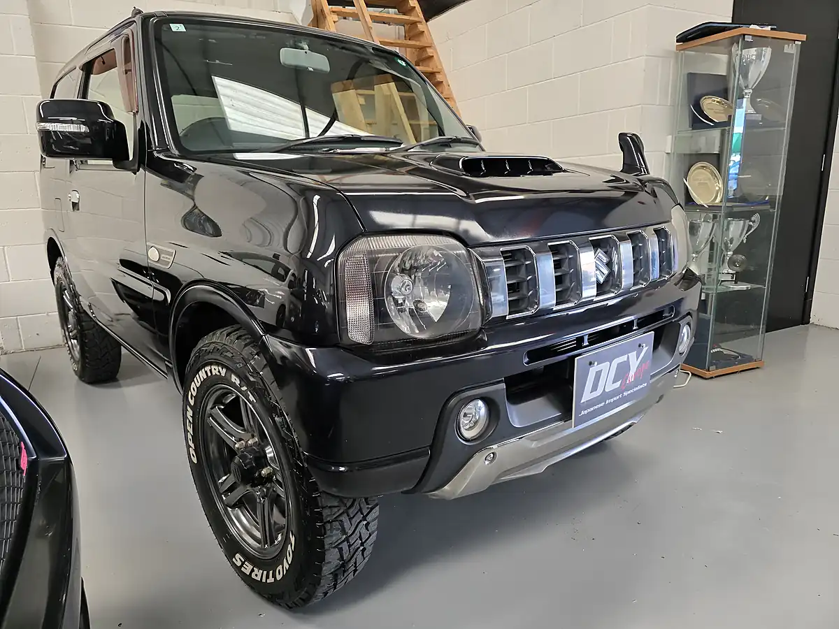 Used 2015 Suzuki Jimny Black - Interior and Exterior details 18