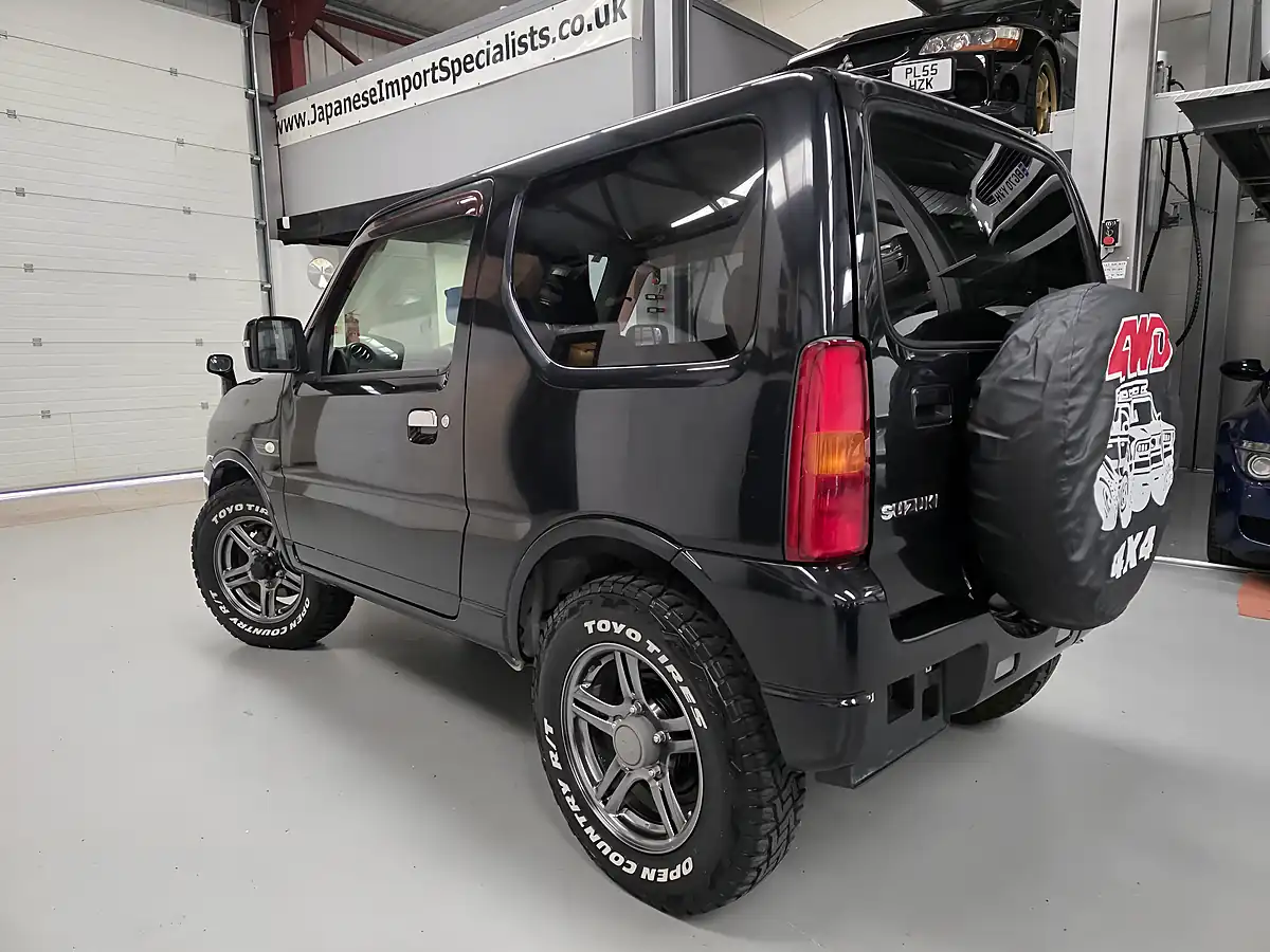 Used 2015 Suzuki Jimny Black - Interior and Exterior details 4
