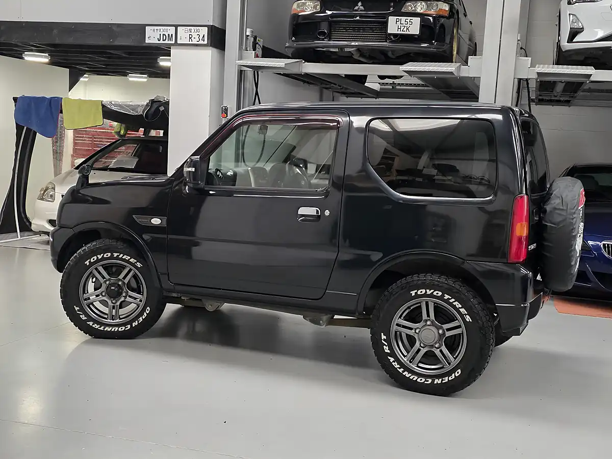 Used 2015 Suzuki Jimny Black - Interior and Exterior details 5