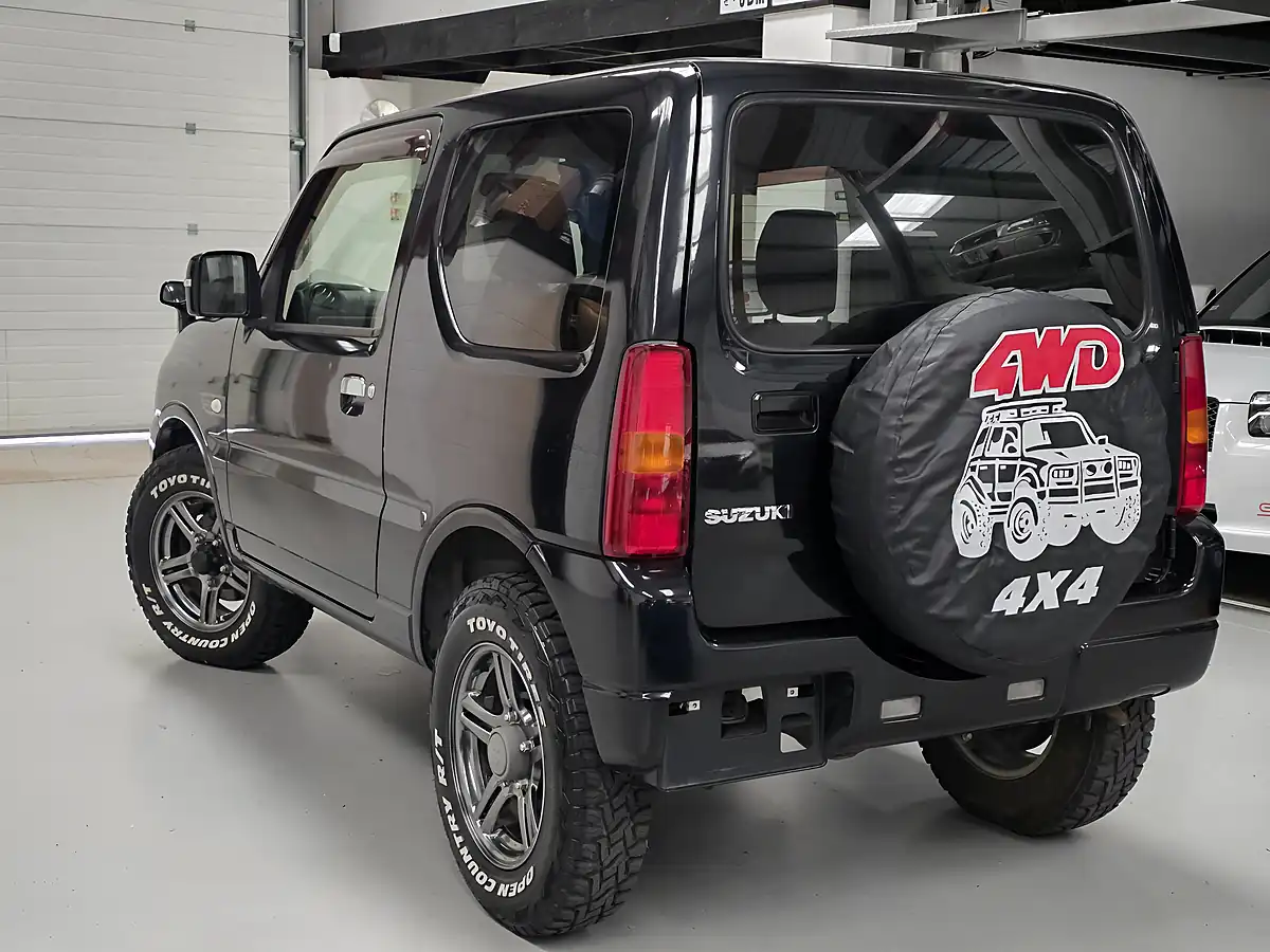 Used 2015 Suzuki Jimny Black - Interior and Exterior details 6