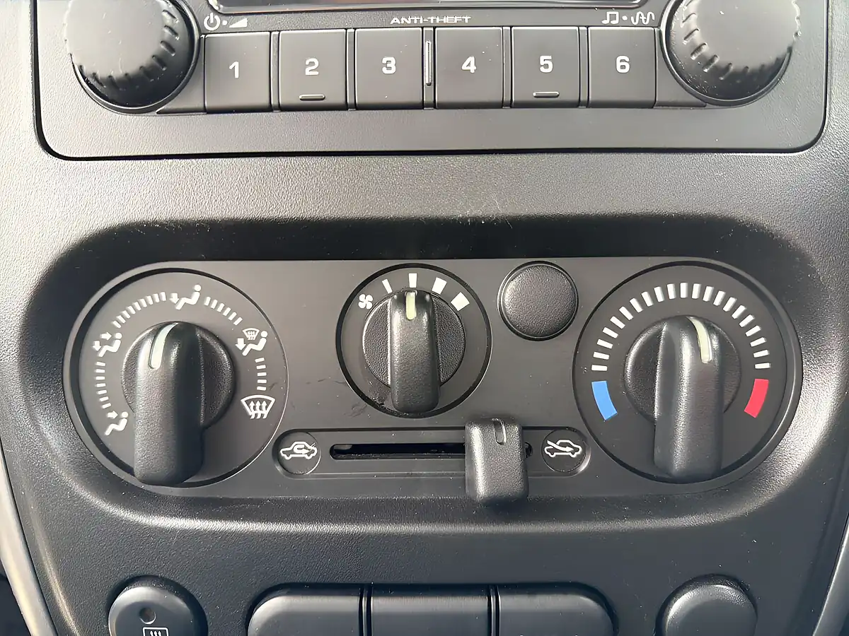 Used 2015 Suzuki Jimny SZ3 Black - Interior and Exterior details 14