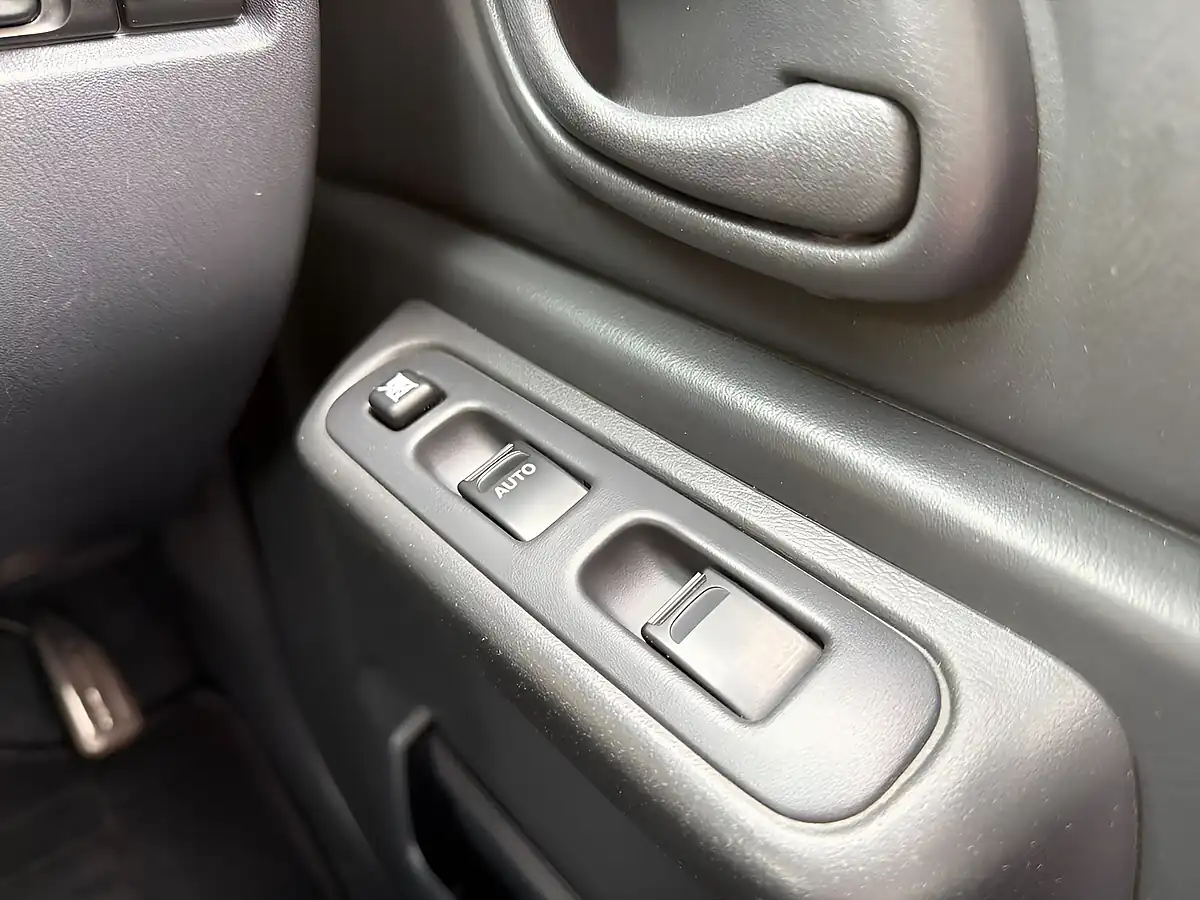 Used 2015 Suzuki Jimny SZ3 Black - Interior and Exterior details 16