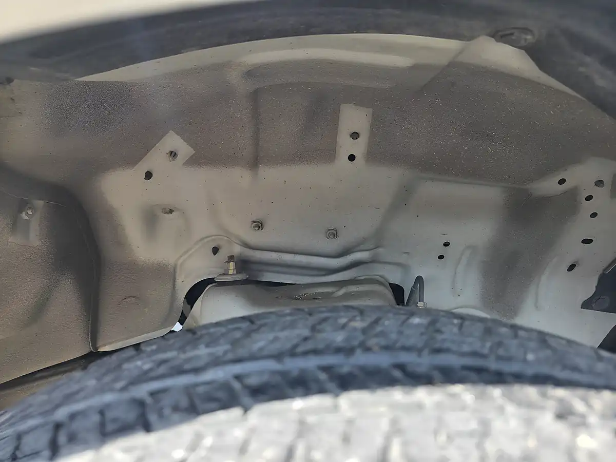 Used 2015 Suzuki Jimny White - Interior and Exterior details 7