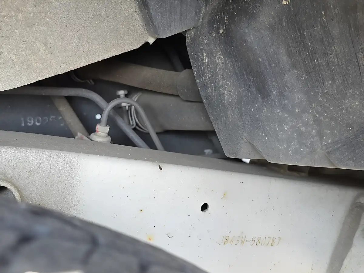 Used 2015 Suzuki Jimny White - Interior and Exterior details 8