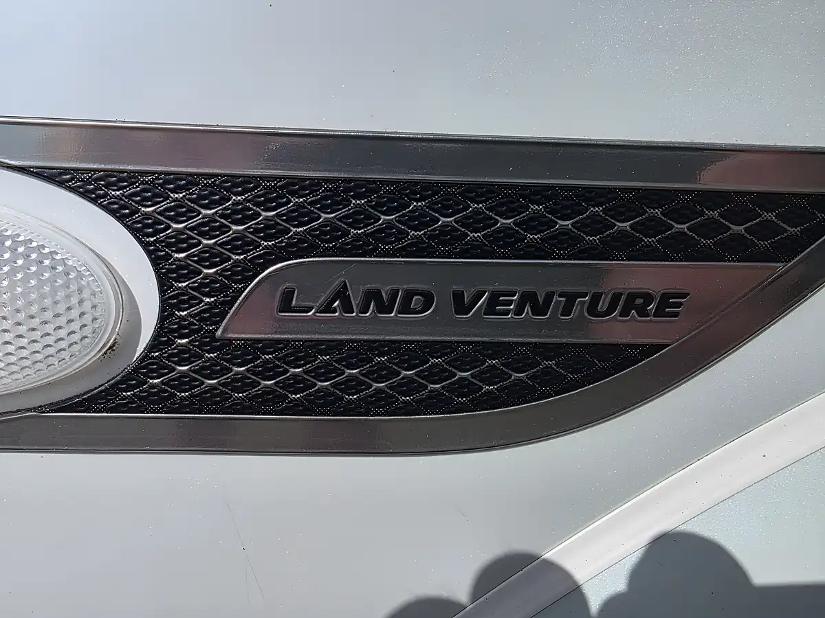 Used 2015 Suzuki Jimny White - Interior and Exterior details 9