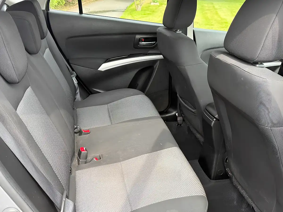 Used 2015 Suzuki S-Cross Sx4 SZ3 Grey - Interior and Exterior details 16