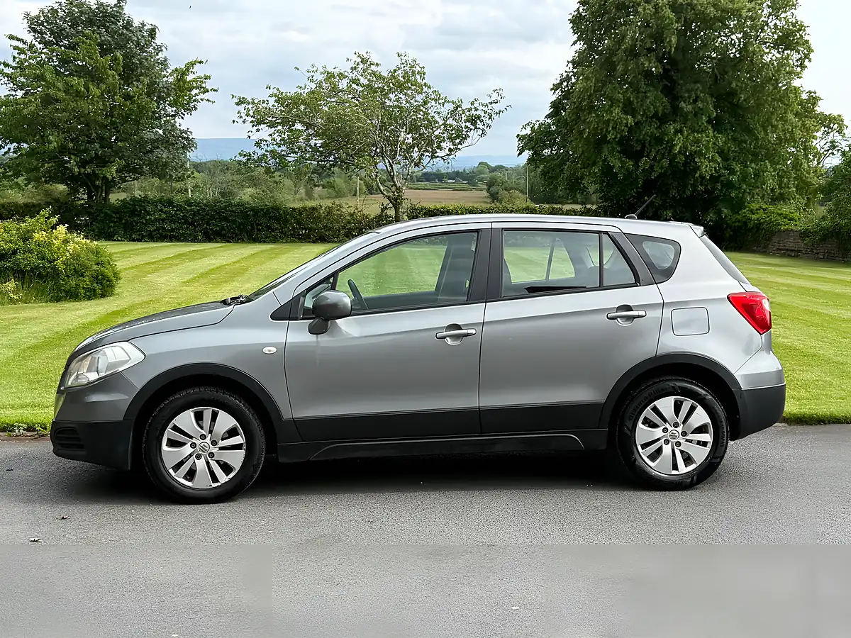 Used 2015 Suzuki S-Cross Sx4 SZ3 Grey - Interior and Exterior details 4