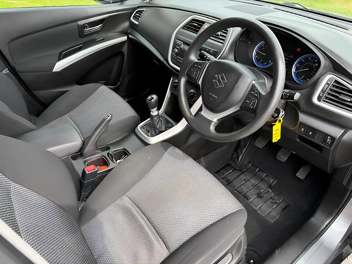 Used 2015 Suzuki S-Cross Sx4 SZ3 Grey - Interior and Exterior details 9