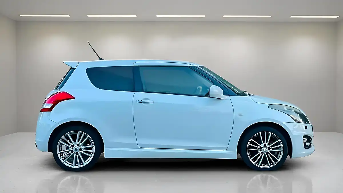 Used 2015 Suzuki Swift Sport White - Interior and Exterior details 3